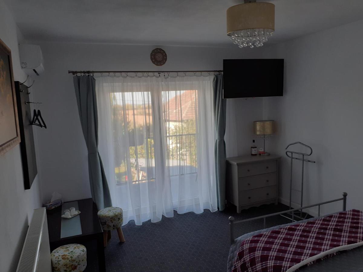 Salcia Hotel Tasnád Kültér fotó